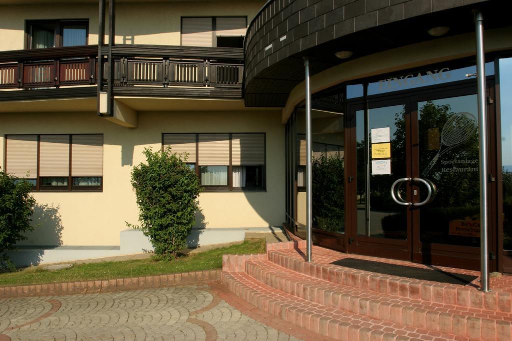 Tennis- Und Freizeitzentrum Neudoerfl Neudorfl Exterior photo